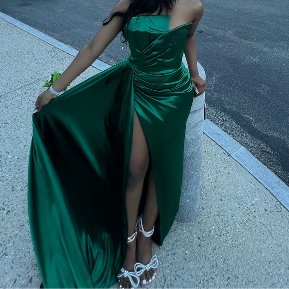 Strapless Gown w/ Sash- Emerald - Picture 4 of 6